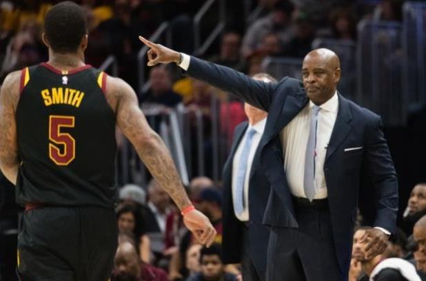 篮就表现出 篮就表现出